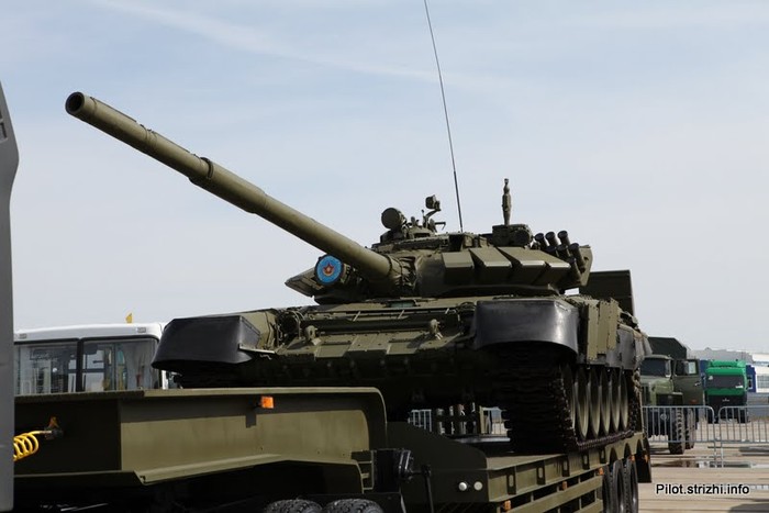 Cận cảnh xe tăng T-72 nâng cấp của Nga